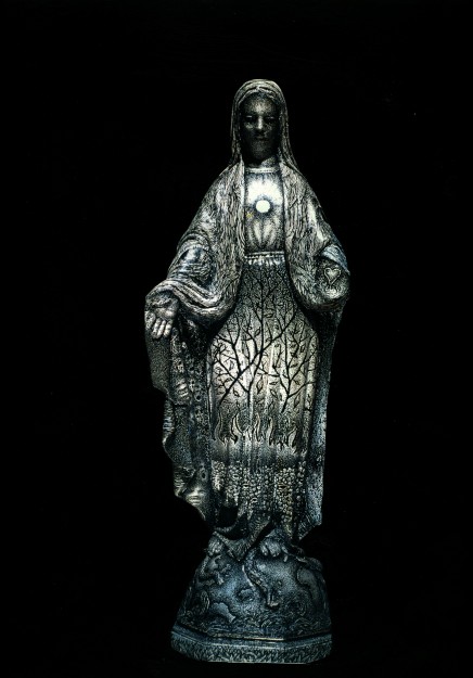 statue